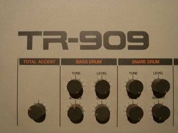 Calvin Cardioid выпустил Round Robin Tape TR-909